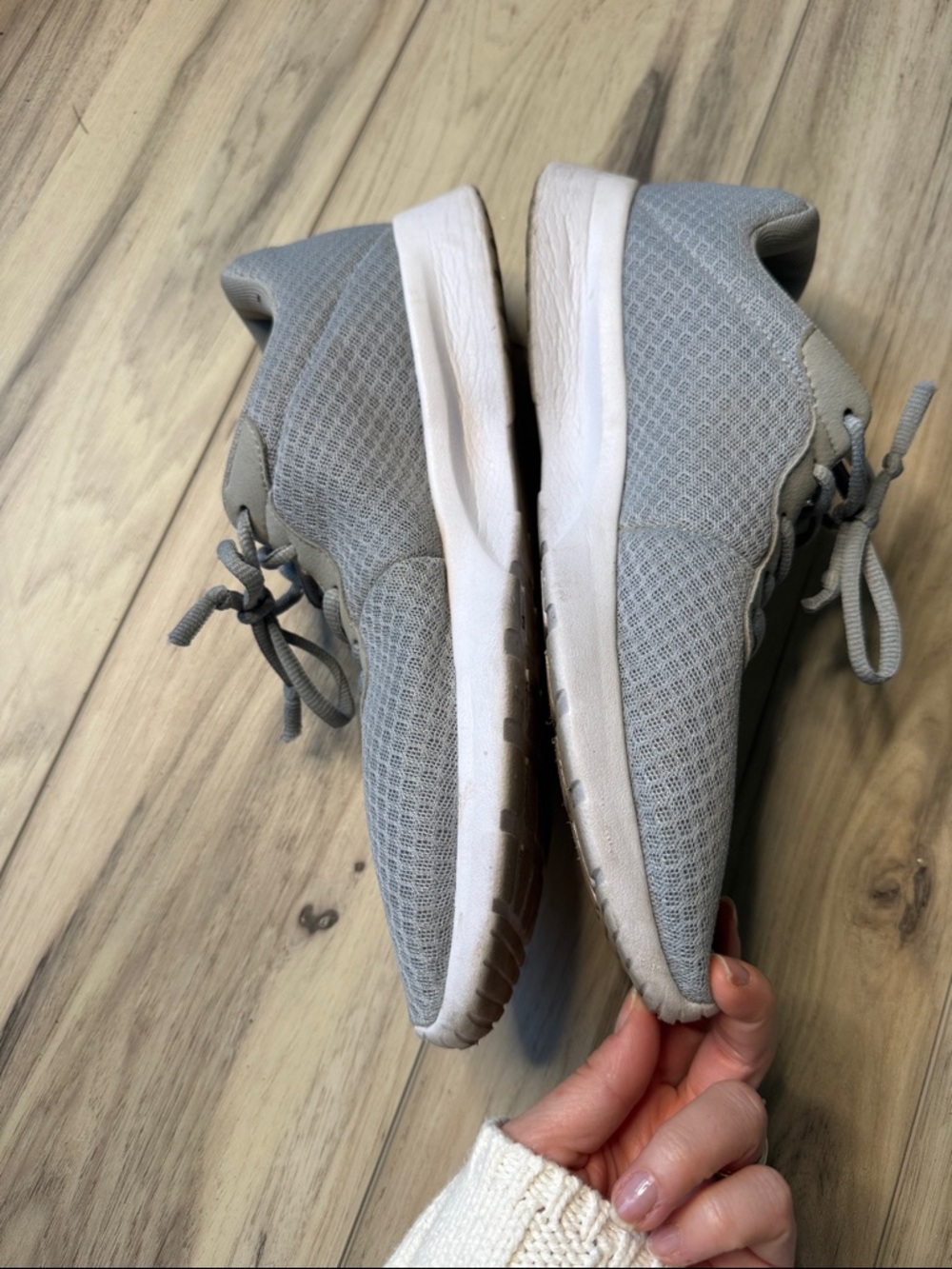 Gender neutral Gray sneakers - Picture 3 of 8